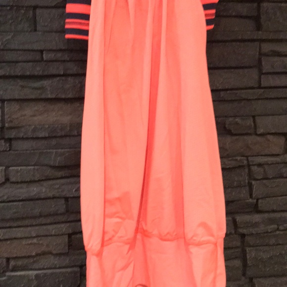 Lululemon tank w built in bra - Picture 2 of 3